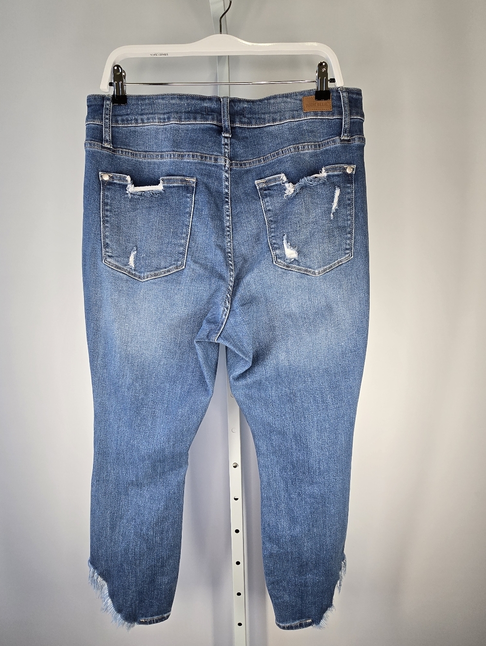 Judy Blue Mid-Rise Distressed Cropped Jeans Frayed Ridge Hem Size 16W - Picture 2 of 9